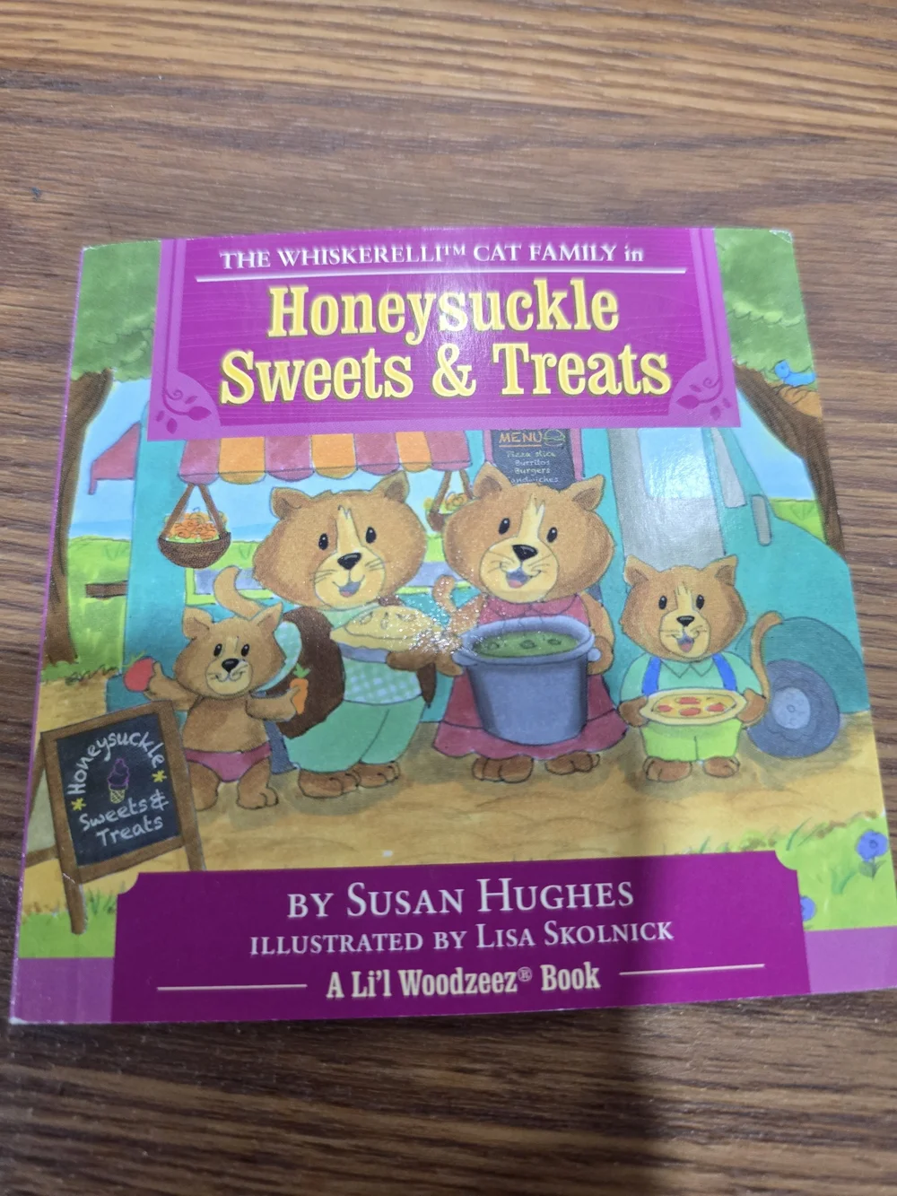 Li'l Woodzeez Whiskerelli Cat Family Set Figures & Storybook Honeysuckle Sweets
